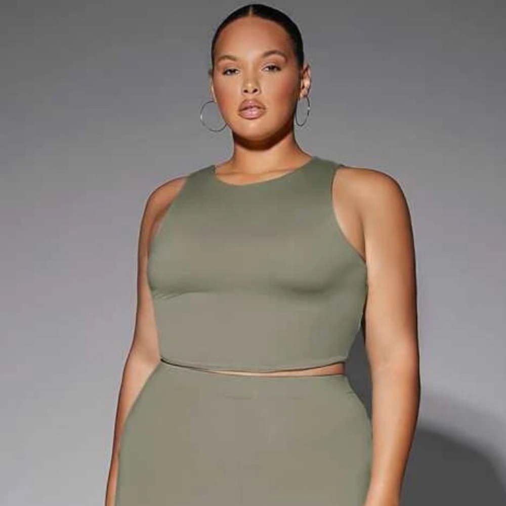 SHEIN solid slim tank crop